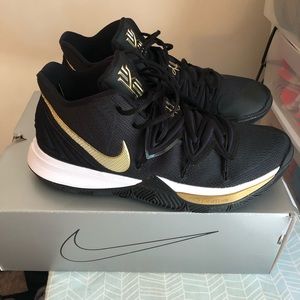 Nike Kyrie 5 size 11 like new